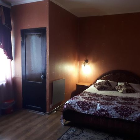 Hotel Gostynnyi Dvir Sharhorod Luaran gambar