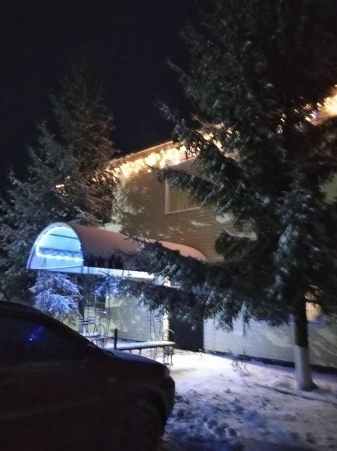 Hotel Gostynnyi Dvir Sharhorod Luaran gambar