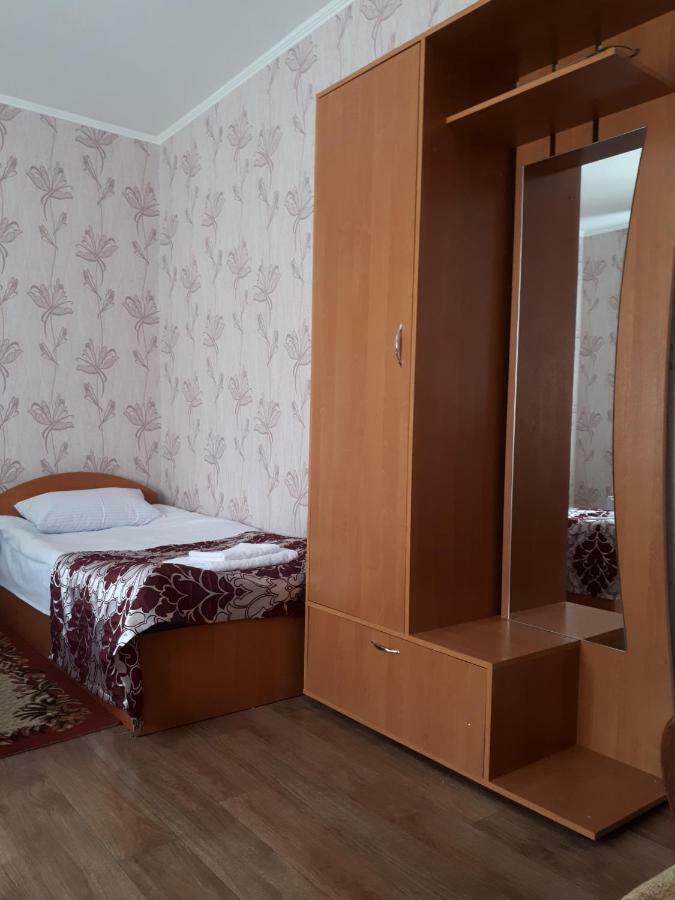 Hotel Gostynnyi Dvir Sharhorod Luaran gambar