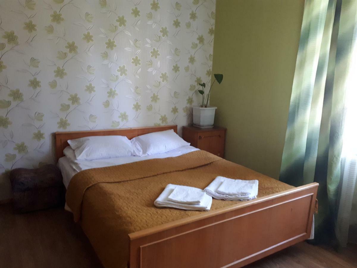 Hotel Gostynnyi Dvir Sharhorod Luaran gambar