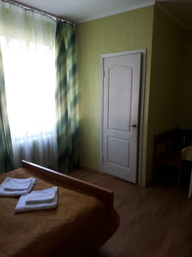 Hotel Gostynnyi Dvir Sharhorod Luaran gambar