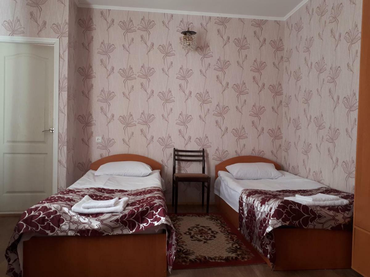 Hotel Gostynnyi Dvir Sharhorod Luaran gambar