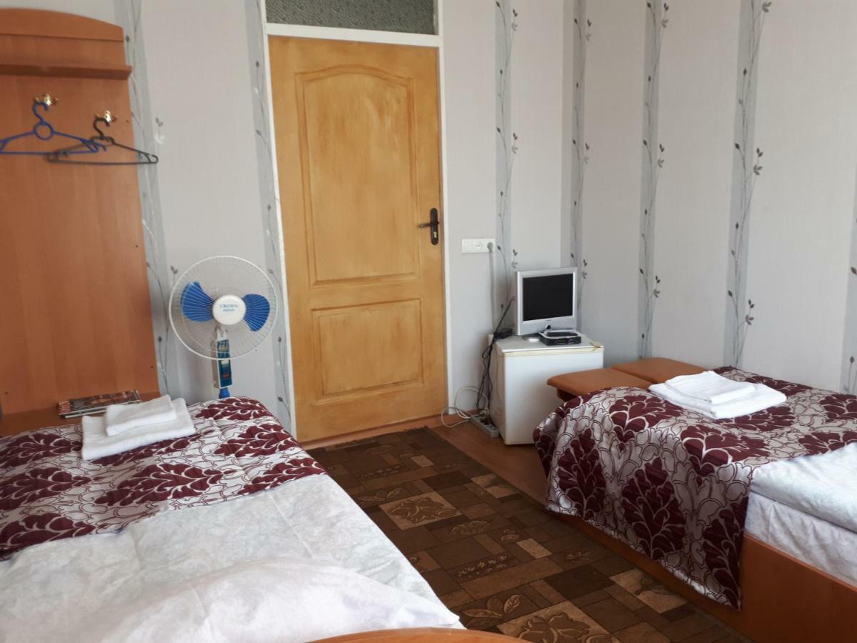 Hotel Gostynnyi Dvir Sharhorod Luaran gambar