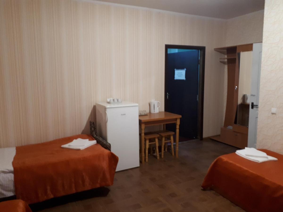 Hotel Gostynnyi Dvir Sharhorod Luaran gambar