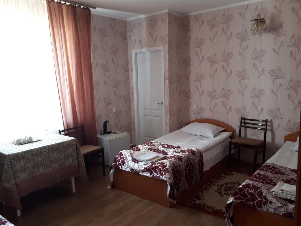 Hotel Gostynnyi Dvir Sharhorod Luaran gambar