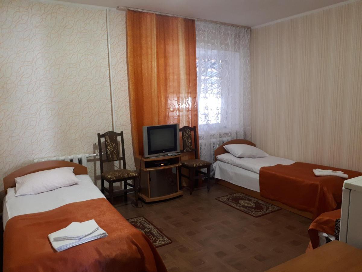 Hotel Gostynnyi Dvir Sharhorod Luaran gambar