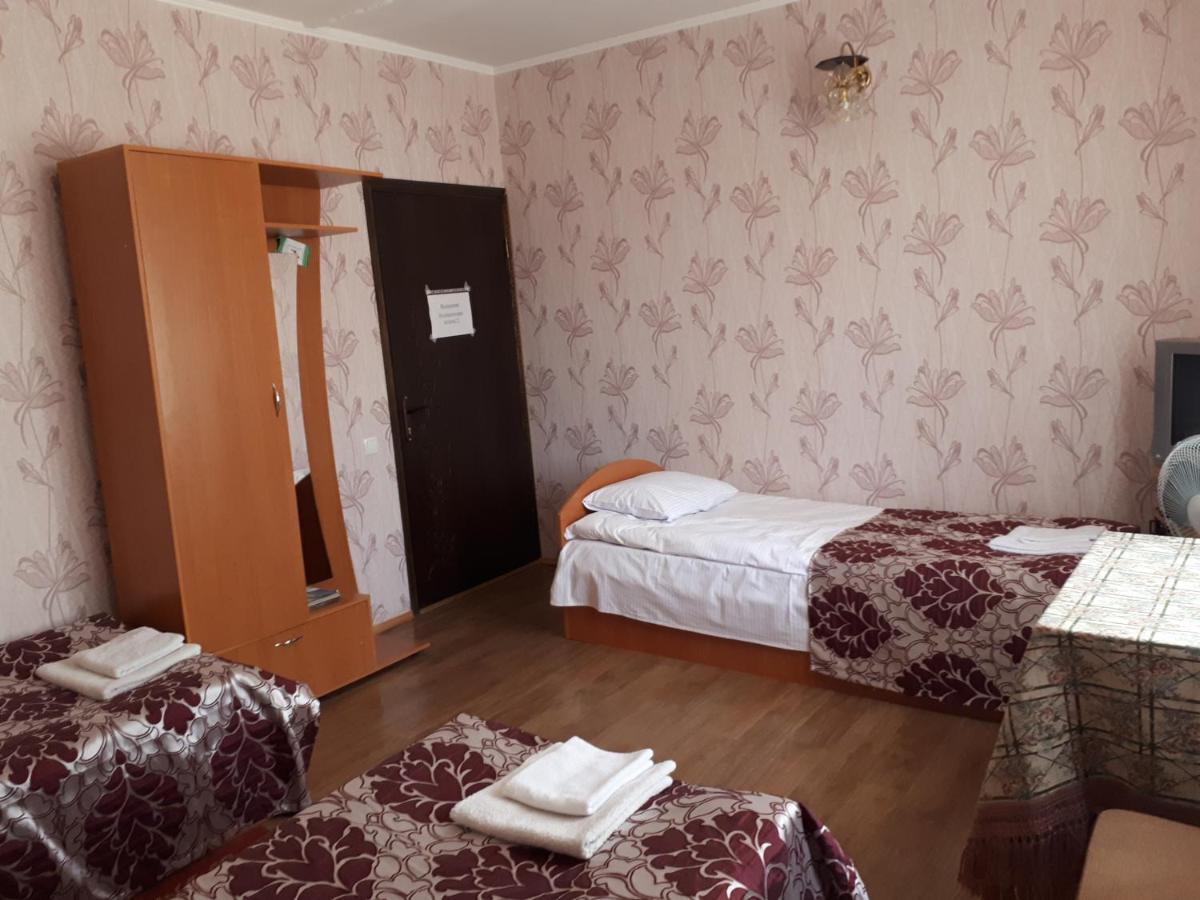 Hotel Gostynnyi Dvir Sharhorod Luaran gambar