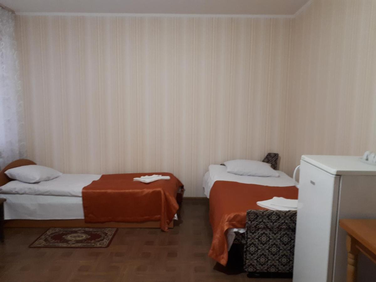 Hotel Gostynnyi Dvir Sharhorod Luaran gambar