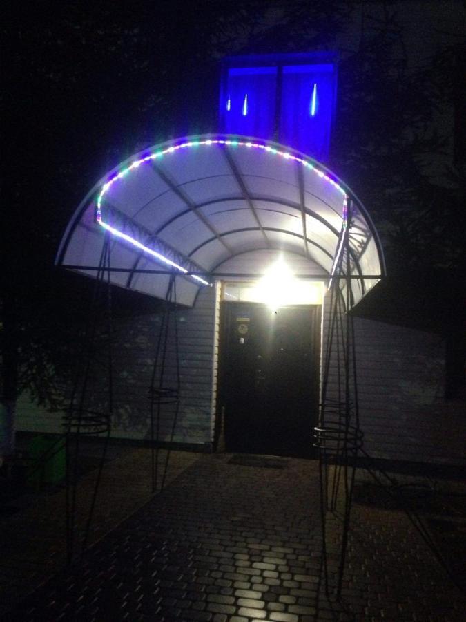 Hotel Gostynnyi Dvir Sharhorod Luaran gambar