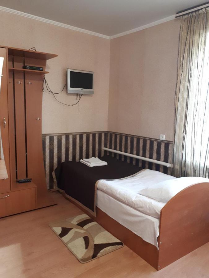 Hotel Gostynnyi Dvir Sharhorod Luaran gambar