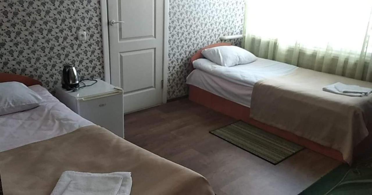 Hotel Gostynnyi Dvir Sharhorod Luaran gambar