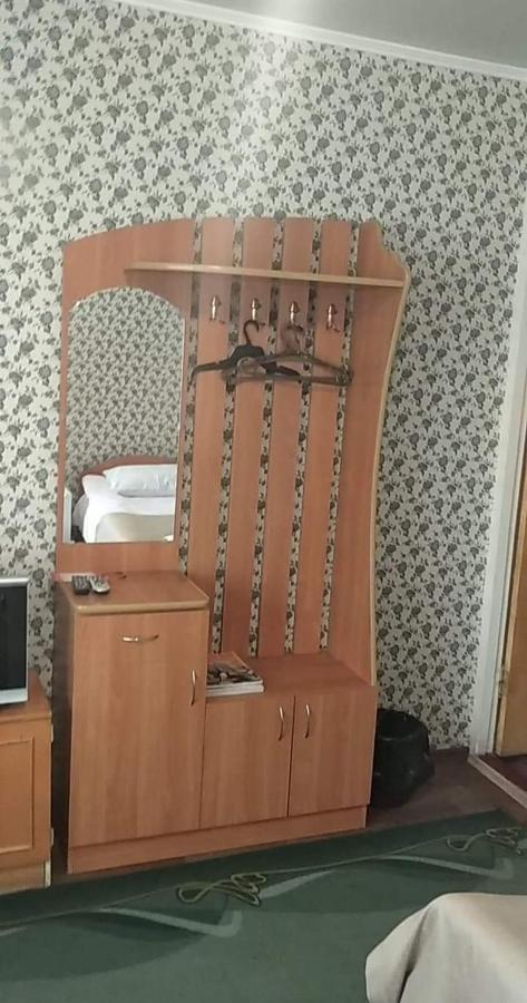 Hotel Gostynnyi Dvir Sharhorod Luaran gambar